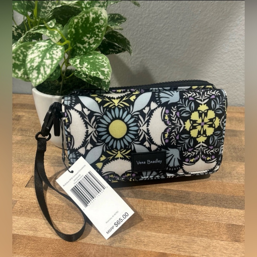 Vera Bradley ~ ReActive RFID Compact Crossbody ~ NWT’s